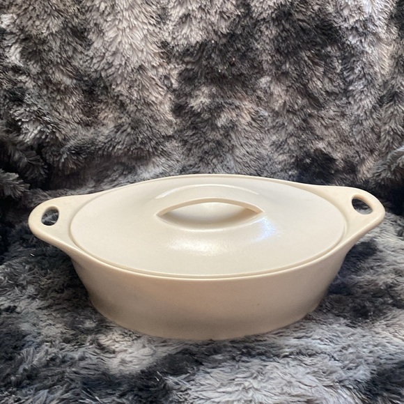 CORNING WARE CREATIONS 2 QT. BEIGE STONEWARE CASSEROLE
DISH W/ COVER - Picture 10 of 16